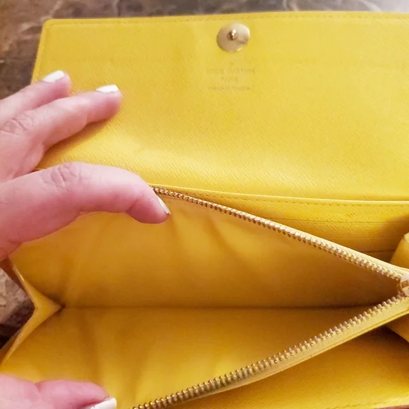 Louis Vuitton White Multicolor Murakami Continental Long Wallet Yellow Interior - Picture 14 of 16